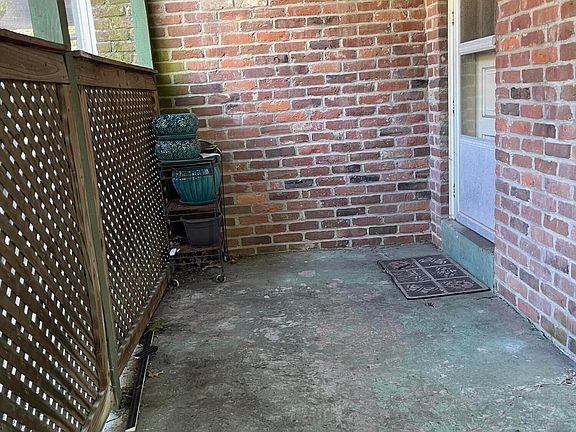 3rd image of 7613 Norbourne Ave