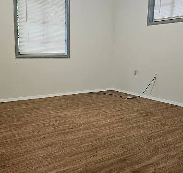 1615 Beverly Ave — Photo 4