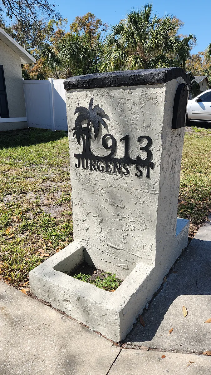 Building Photo - 913 Jurgens St