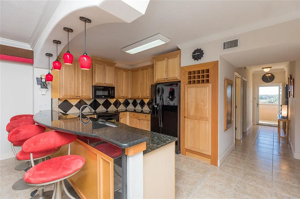 3 bed, 2.5 bath, 1640 sqft, $2,500 — Photo 3