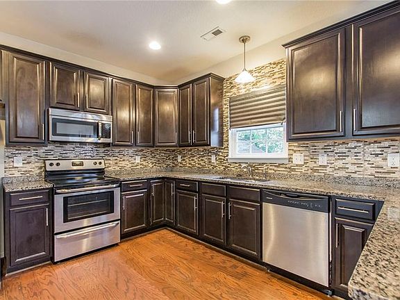 5th image of 2407 Grandy Ave