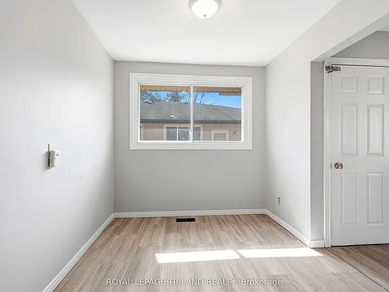 195 B Cedarvale Cres #A — Photo 6