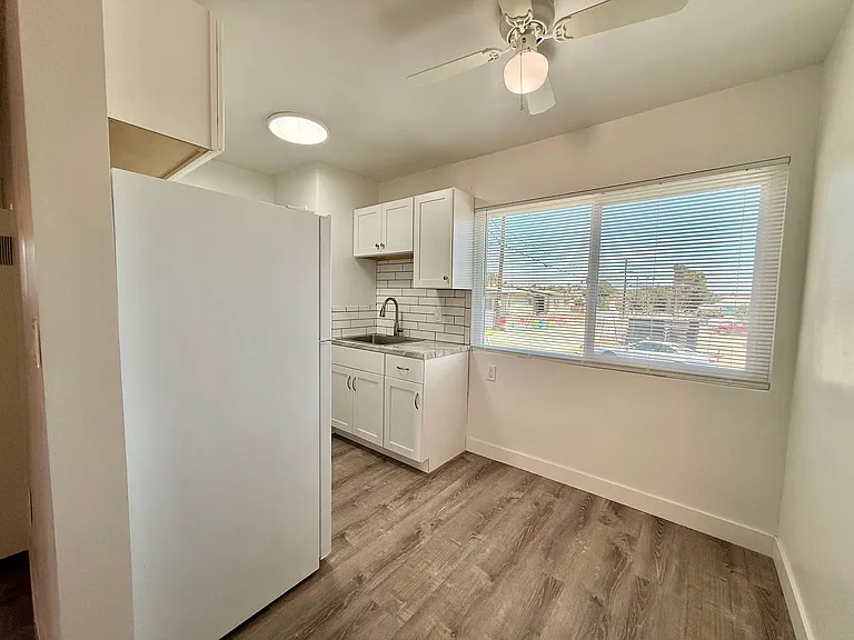 5840-5860 Albemarle St — Photo 9
