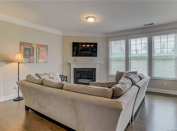 3rd image of 3919 Norman View Dr