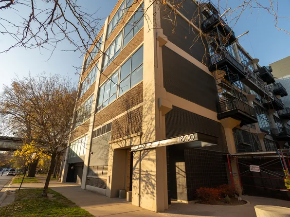 1800 W Grace St APT 308, Chicago, IL 60613