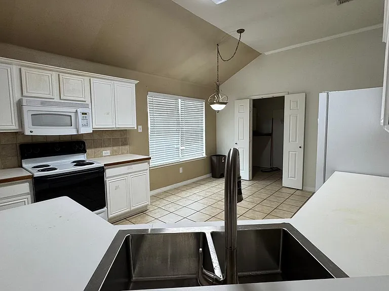 8416 Prairie Fire Dr — Photo 2