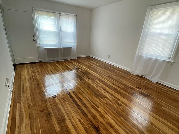 5th image of 16 Kelly Pkwy APT 1