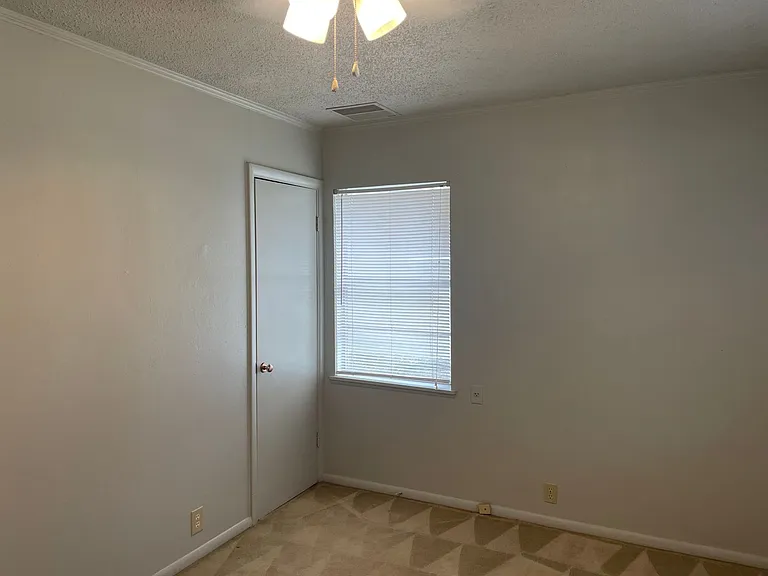 725 Elmwood Dr — Photo 12
