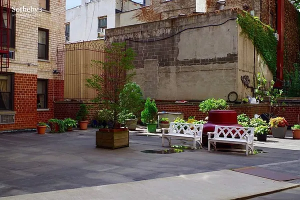 Rented by Sotheby's International Realty | media 10