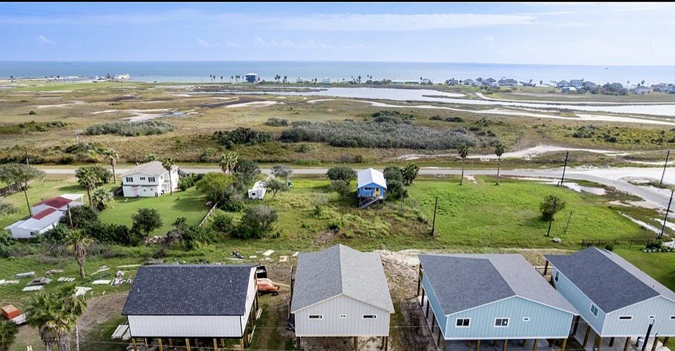 2114 Young St, Rockport, TX 78382 Zillow