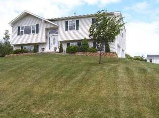 2 Stanford Dr, Highland Mills, NY 10930