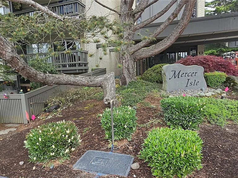 2500 81st Ave SE #103 — Photo 1