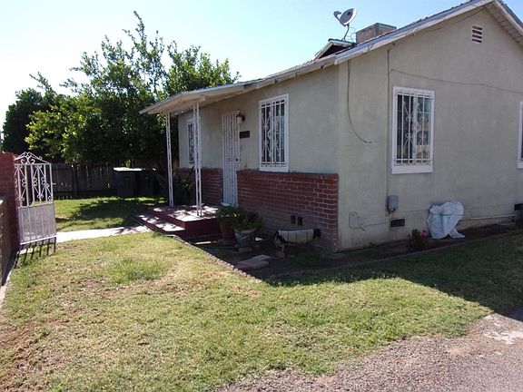 4th image of 3835 E Tyler Ave