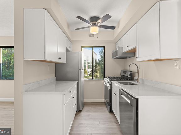 5th image of 1031 Michigan Ave NE APT 303