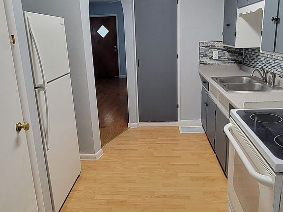 4th image of 2455 Winwood Ave