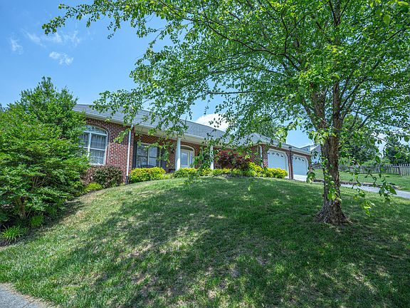 2nd image of 5311 Dresden Cir