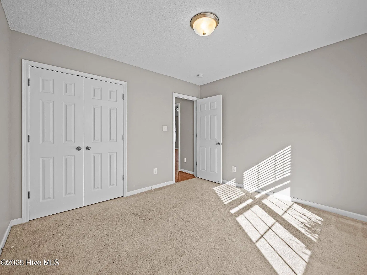 3 bed, 2.0 bath, 1587 sqft, $1,850 — Photo 3