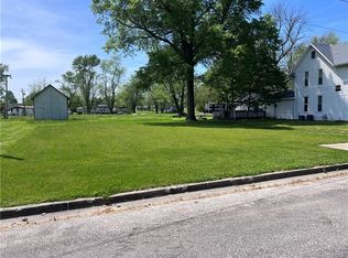 410 N 2nd St, Altamont, IL 62411