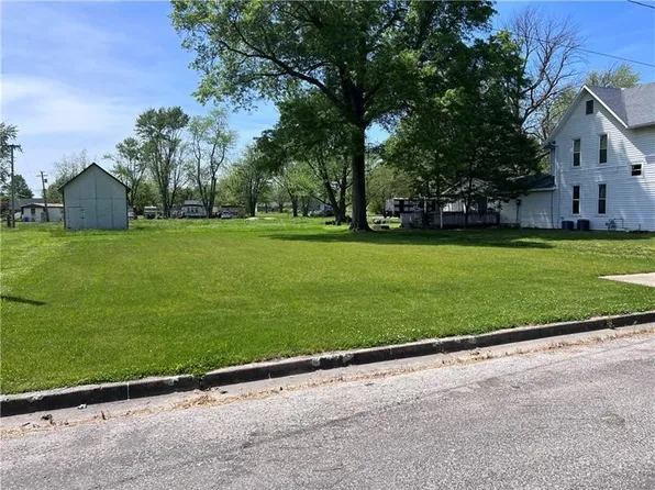 410 N 2nd St, Altamont, IL 62411