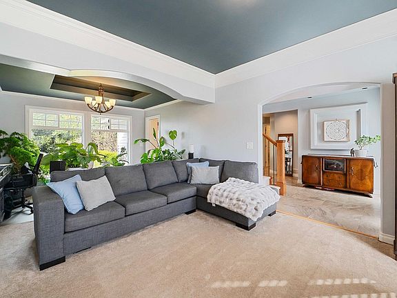 4th image of 2107 Essex Dr