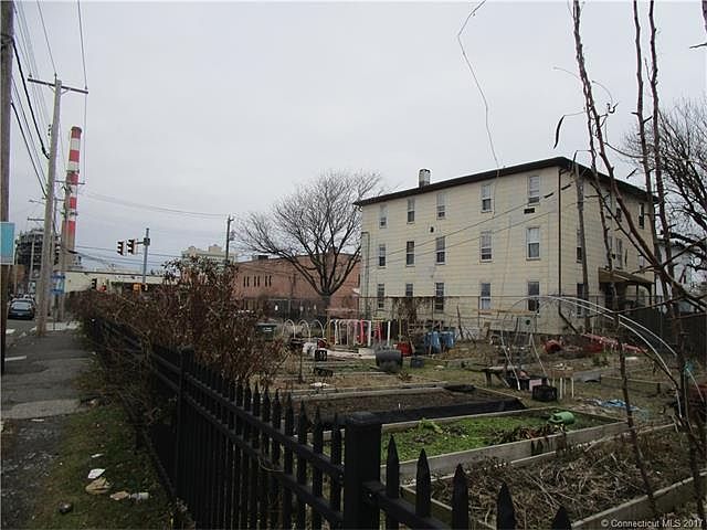2nd image of 179 Railroad Ave