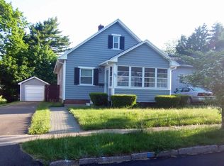 90 Redfern Dr, Rochester, NY 14620