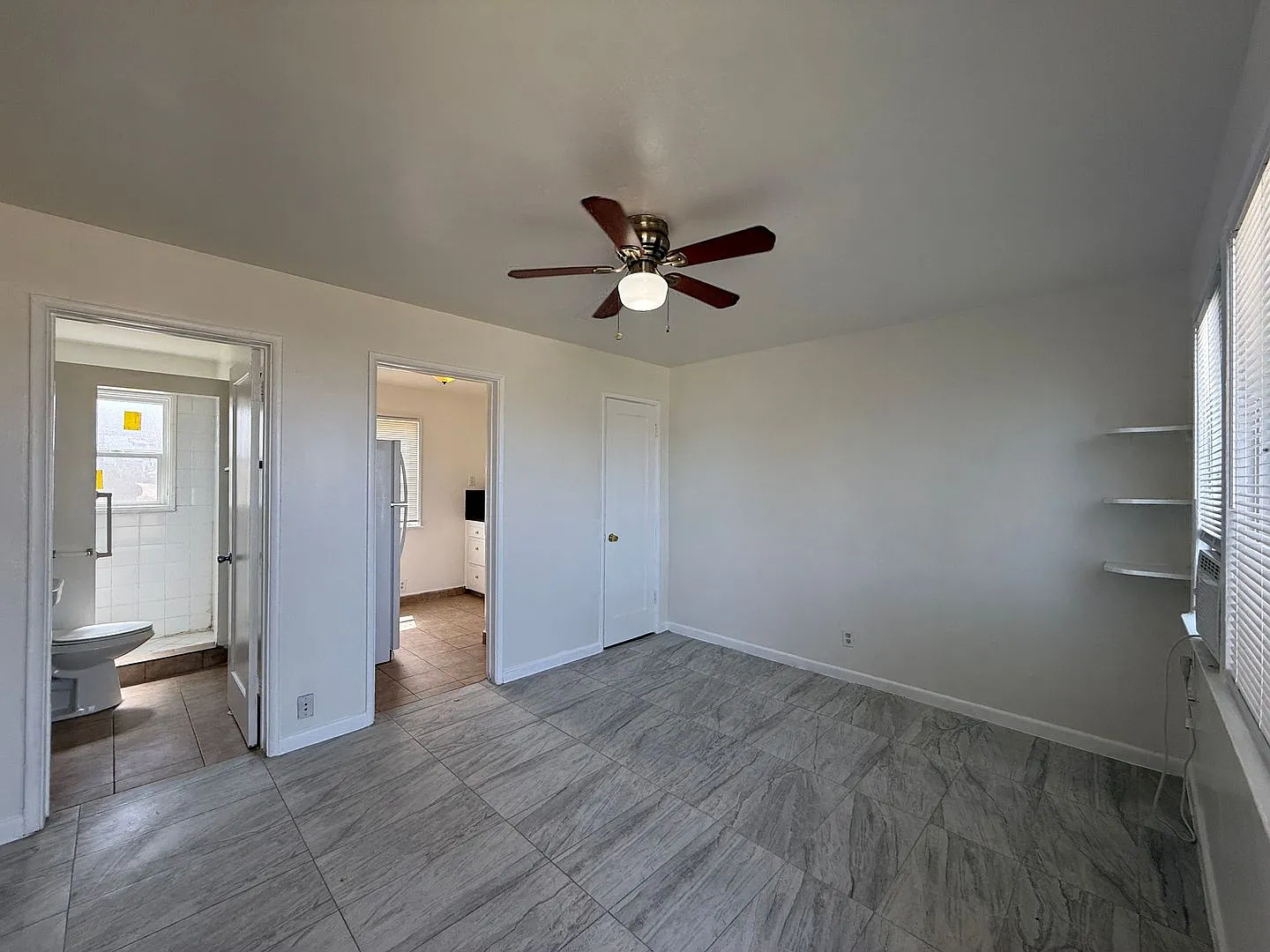 Palmdale Renovated Apartment — Photo 3