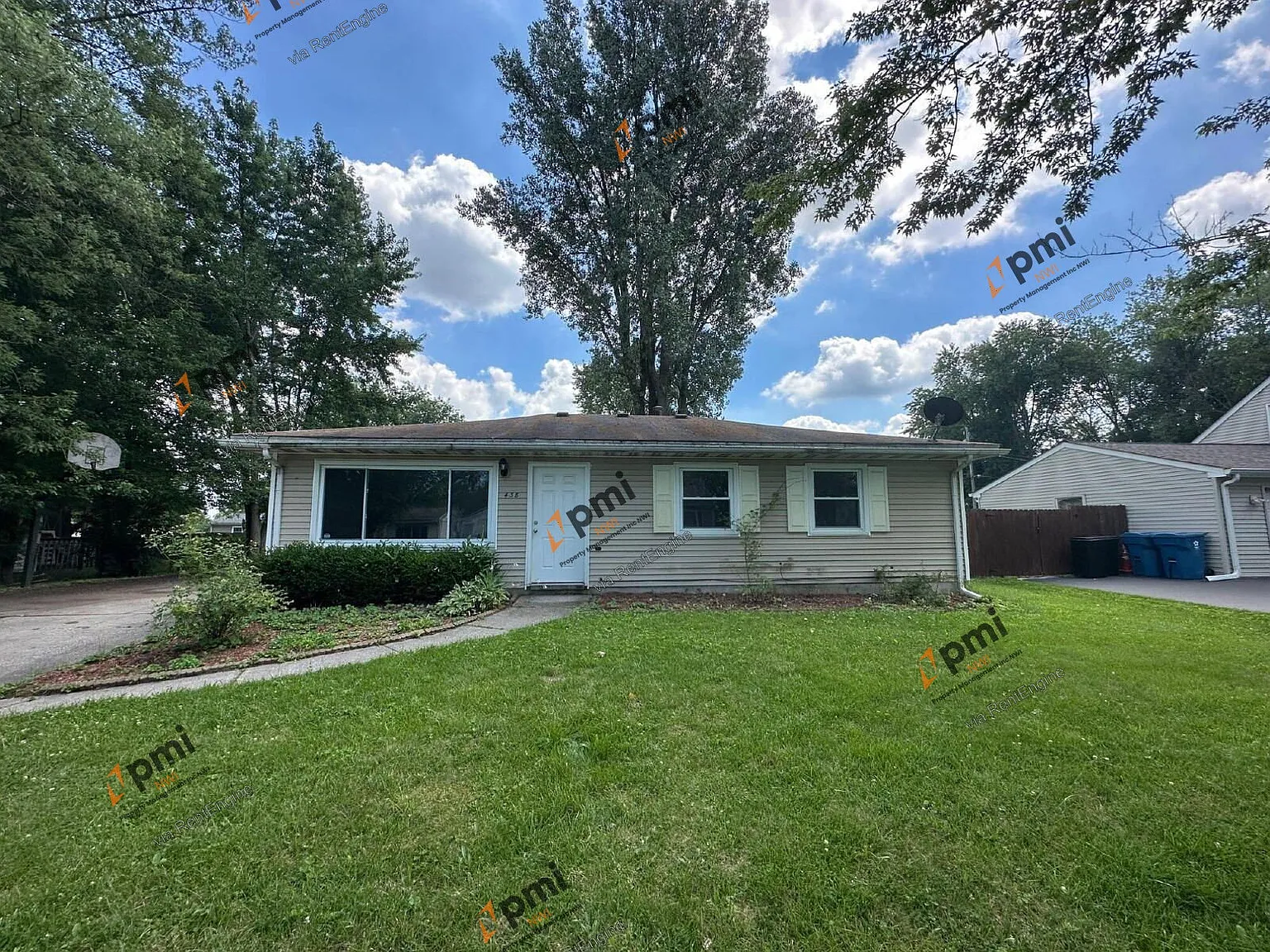 3 bed, 1.0 bath, 1120 sqft, $1,625 — Photo 1
