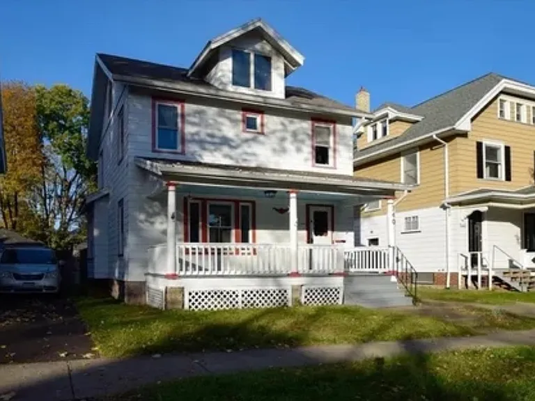 740 Grand Ave — Photo 2