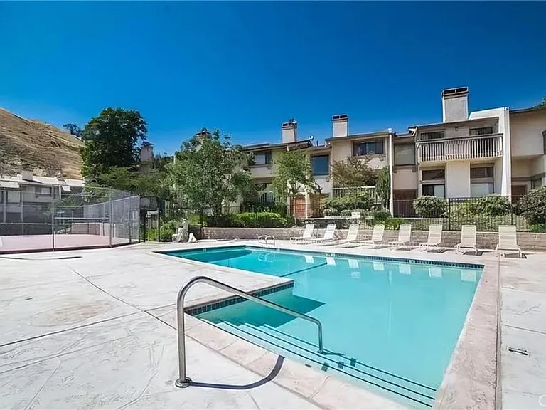 26130 Alizia Canyon Dr — Photo 36