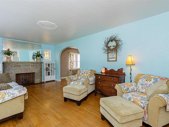 3rd image of 9018 Rosemary Ave