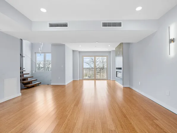 139 Highland Avenue image 10 of 26