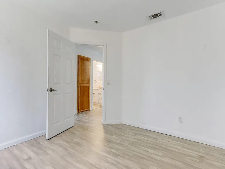Frontera Dr — Photo 12