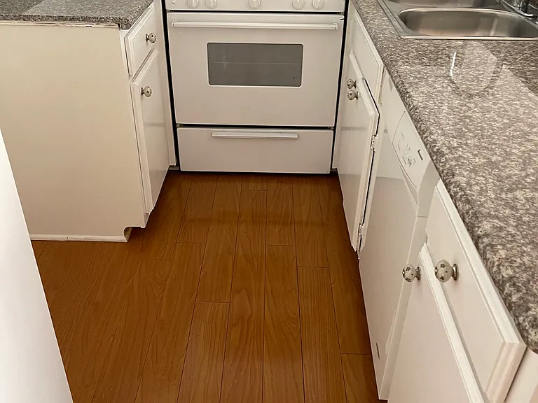 521 N Louise St #102 — Photo 7