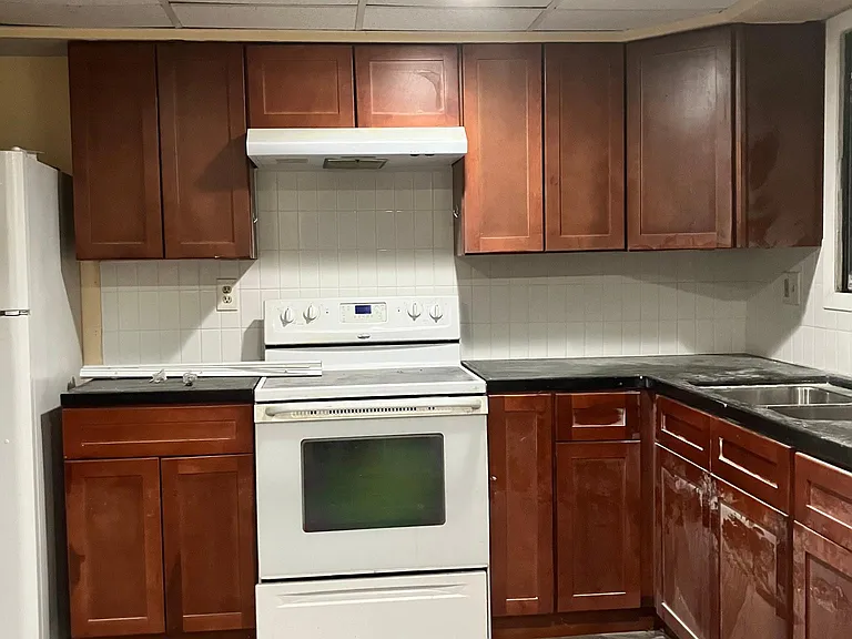 444 E 60th Pl — Photo 7