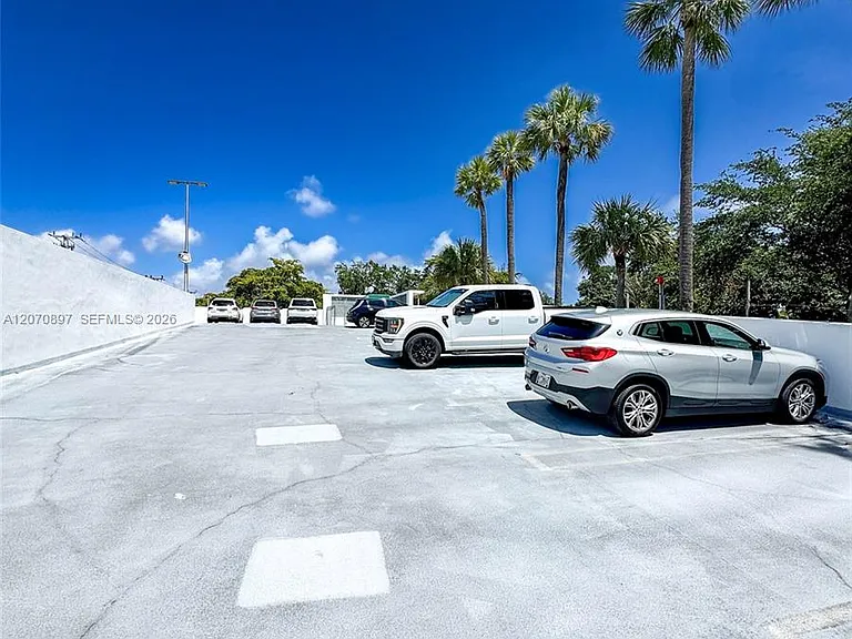 8101 Biscayne Blvd #R-411 — Photo 17