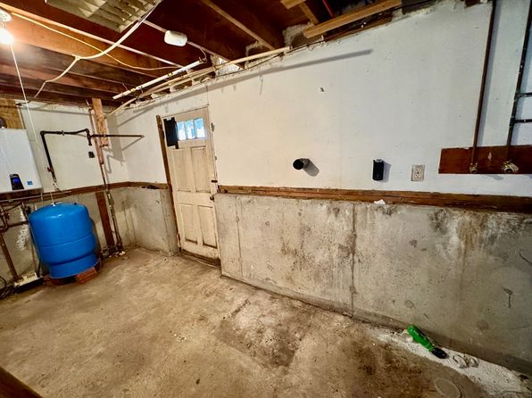 885 Long Pond Rd, Plymouth, MA 02360
