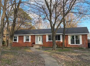 701 Scenic Hills Dr, Newbern, TN 38059