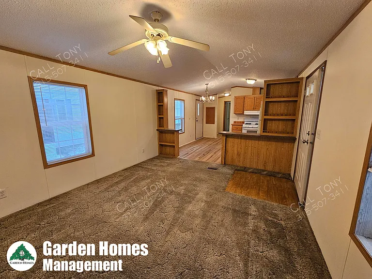 304 Tulip Ln — Photo 3