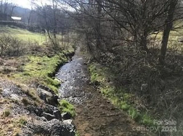 2 & 3 Acorn Ln, Waynesville, NC 28785