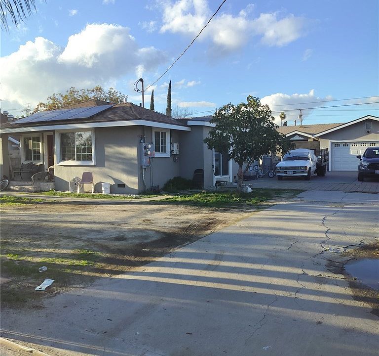 1st image of 11823 Blythe St