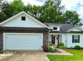 138 Cottage Crest Ct, Chickamauga, GA 30707