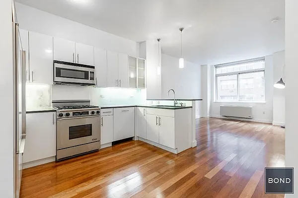 Rented by Bond New York | media 16