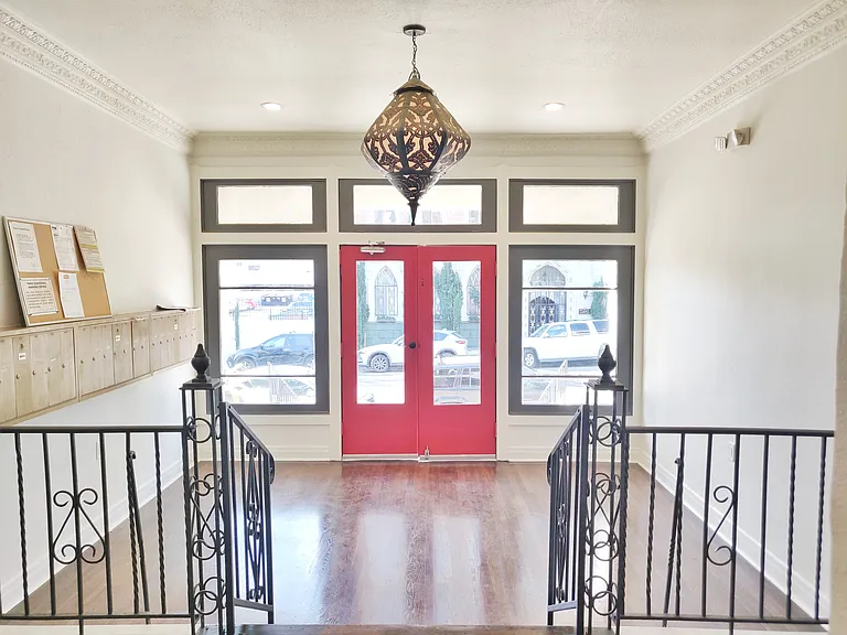 1818 Whitley Ave #203 — Photo 18