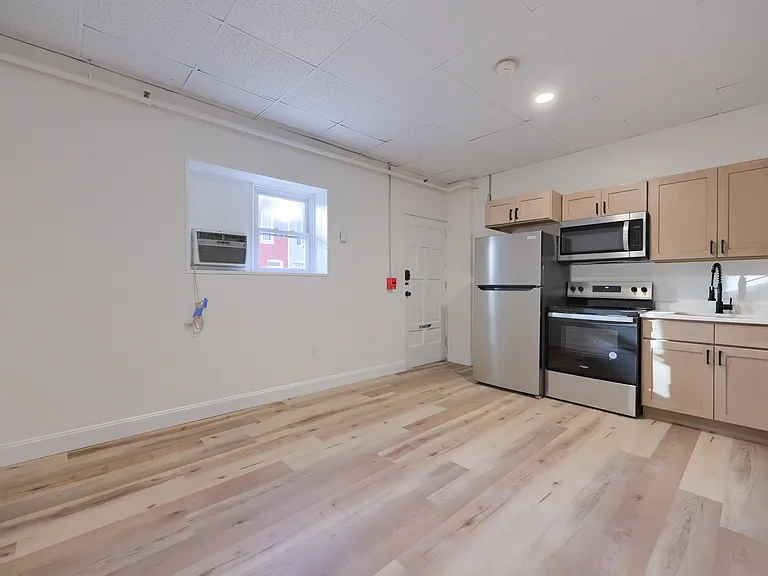 534 W James St #1 — Photo 3