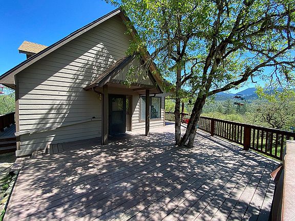 5th image of 3553 Hosmer Ln
