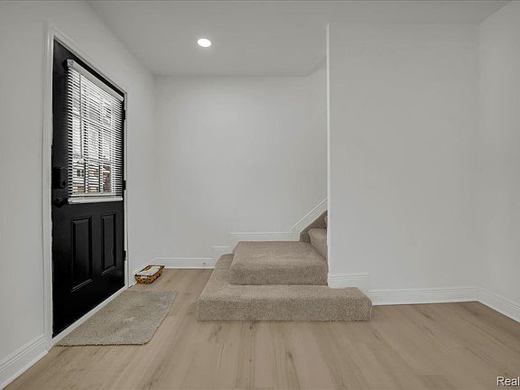 4th image of 16864 Santa Rosa Dr