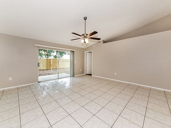 3rd image of 13415 Silvercreek Dr