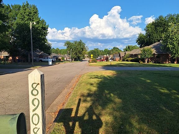 located in a great neighborhood with great neighbors.