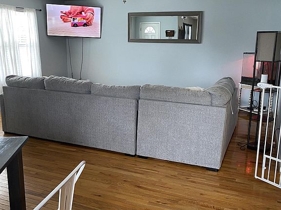 5th image of 655 Hill St NE